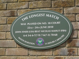 Plaque_on_Wimbledon_Court_No._18_to_commemorate